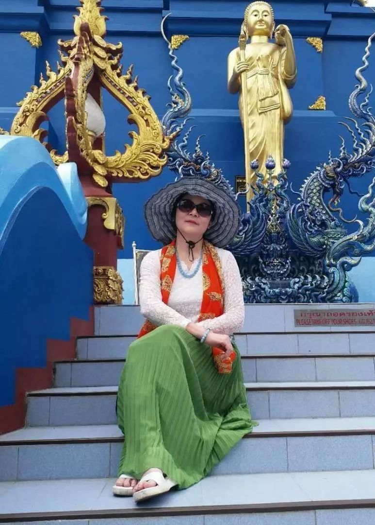 中国大妈旅游标配动作合集,中国大妈旅游拍摄姿势