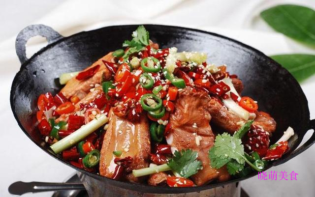 蒜苔炒虾丸和白菜的做法,蘑菇蒜苔炒肉丝虾仁的做法