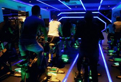 来左边跟我一起画个龙舞蹈慢动作,来左边和我一起画个龙的舞蹈教学