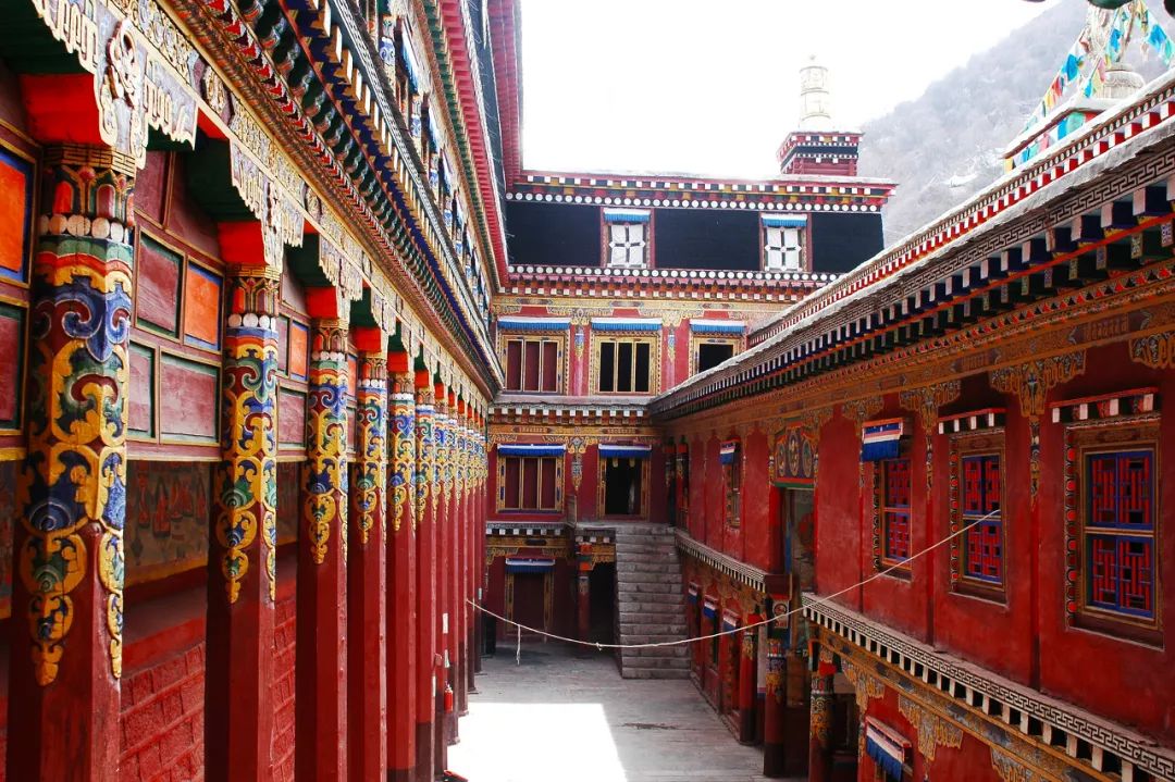 情歌故乡，格萨尔王故里，不去*藏西**就去梦中的香巴拉