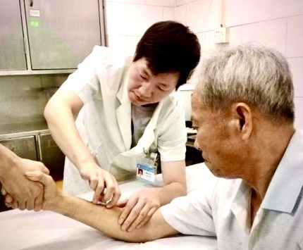 中医抓脊的正确方法,中医治疗立竿见影案例