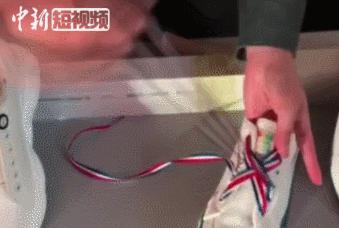 他们将鞋带系成“单身”！眼睛：我会了，手：不，你不会