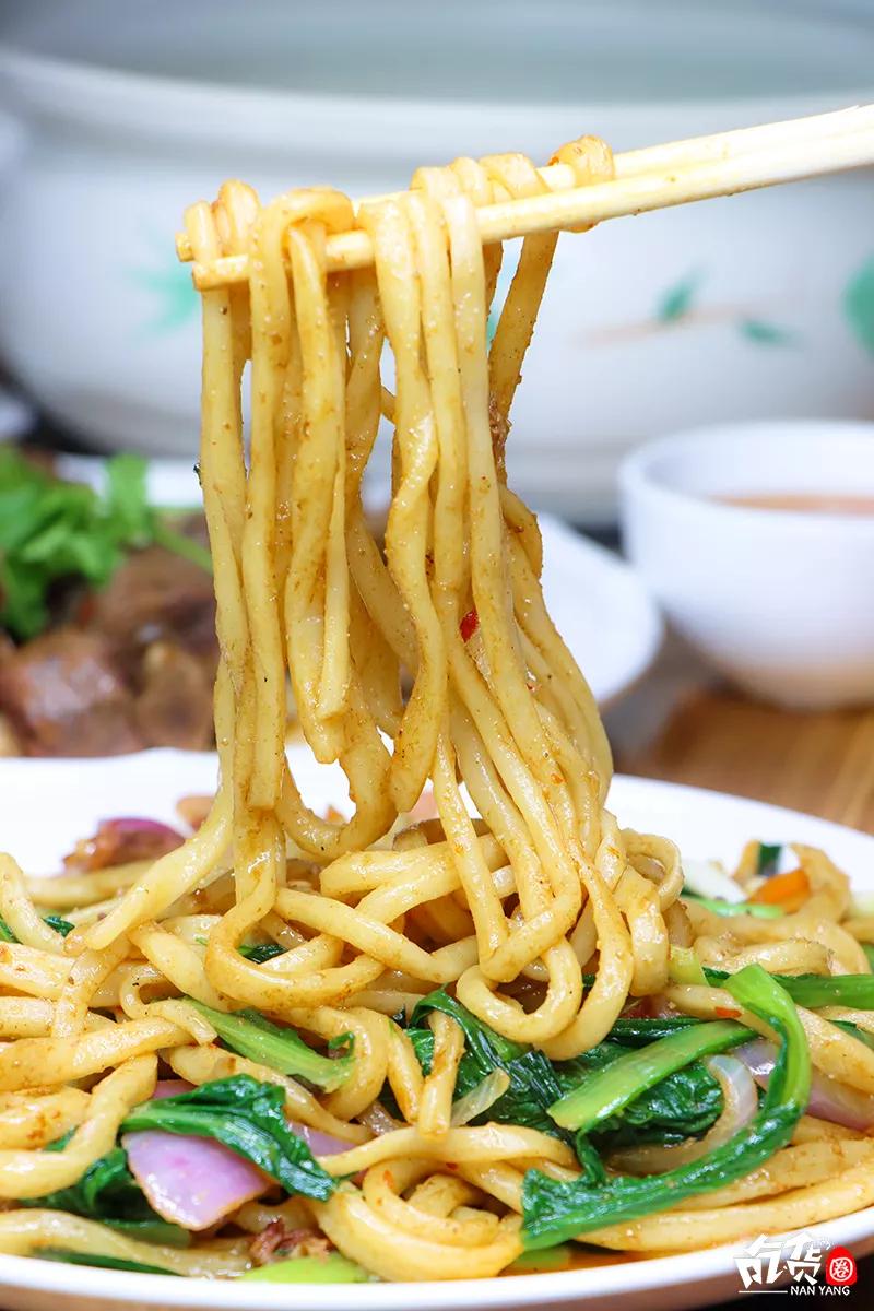 南阳老字号牛肉汤秘制烩面店,南阳第一家牛肉汤烩面