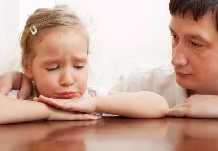 孩子老是插话怎么教育,孩子喜欢插话解决方法