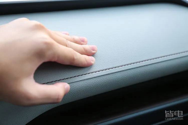 一汽丰田suv荣放rav4哪个颜色好看,家用suv选rav4荣放和crv哪款合适