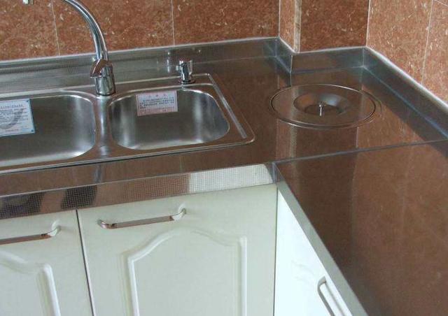 橱柜台面人造石好还是不锈钢好,橱柜用人造大理石台面还是石英石