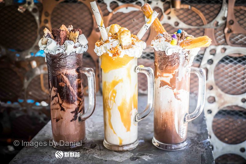 SteamPunk比脸大汉堡和比手小的迷你汉堡，今天想选哪个？