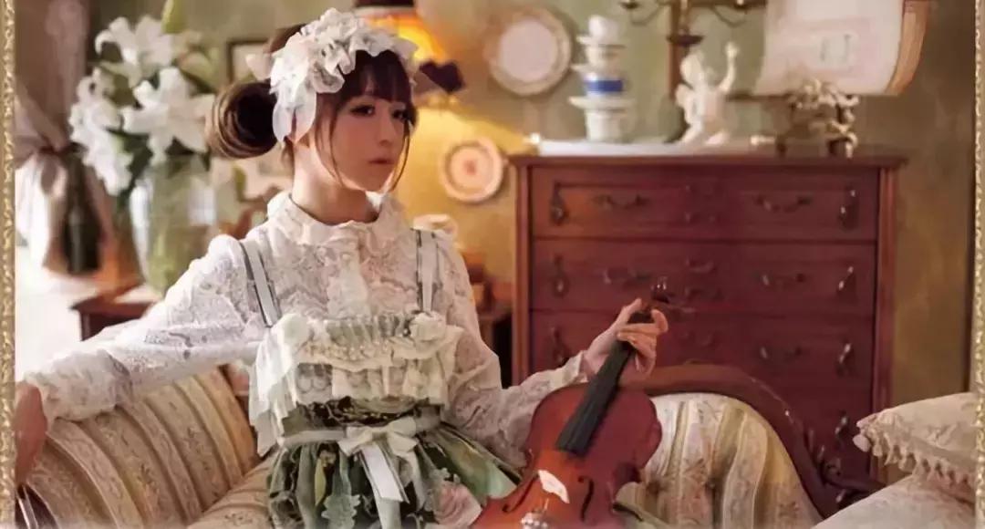 炒币、炒鞋、炒盲盒都OUT了！现在00后炒这个...