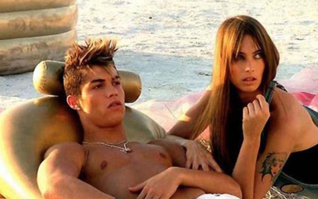 c罗和他现女友在一起的甜蜜瞬间,c罗与女友恩爱