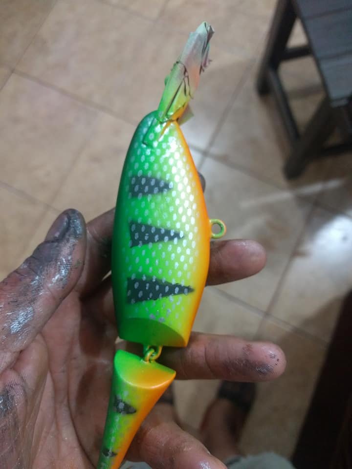 高手果然在民间，牛人不舍得买路亚鱼饵竟自己做，这手艺绝了