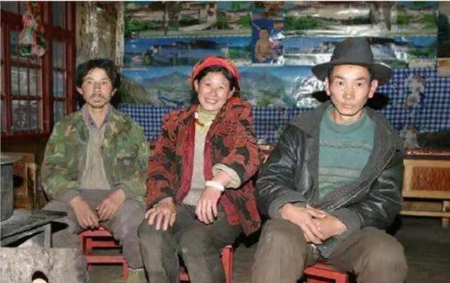 尼泊尔五个兄弟娶一个媳妇儿,尼泊尔一妻多夫制的家庭孩子归属