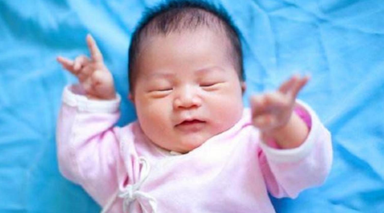 婴儿出生证打错了怎么办,医院把孩子出生证明的名字打错了