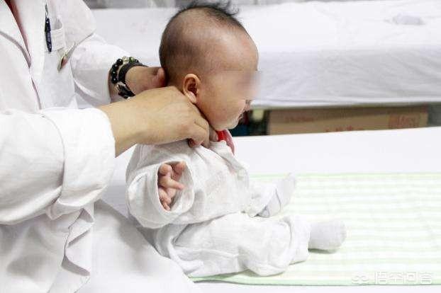 宝宝脖子歪了怎么判断斜颈,婴儿脖子斜颈和骨头歪怎么办