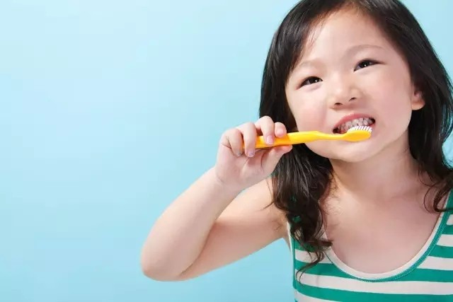 宝宝长牙牙龈痛怎么办吃什么药好,宝宝长牙牙龈肿痛怎样治疗