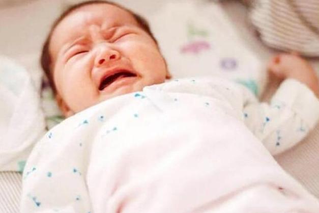 满月宝宝为什么哭的时候脸发紫,为啥满月宝宝哭得那么凶