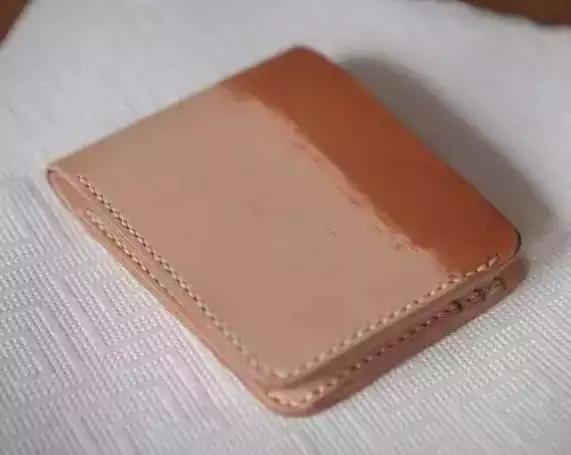 真皮包包怎么保养不会开裂,怎样保养包包更有光泽度