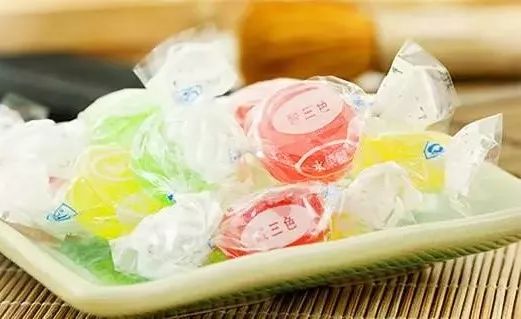 广西梧州1997年身份证,身份证是1999年的照片