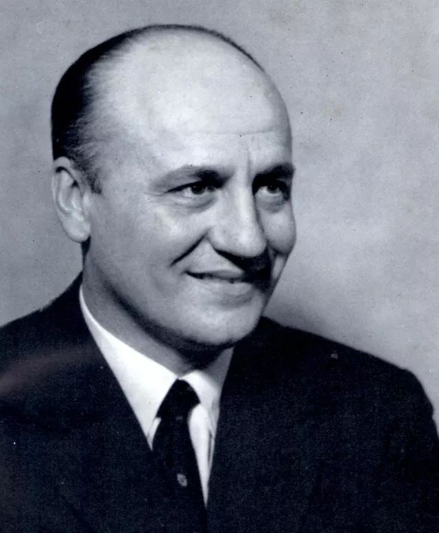 历史上第一位时装设计师,著名时装设计师及作品