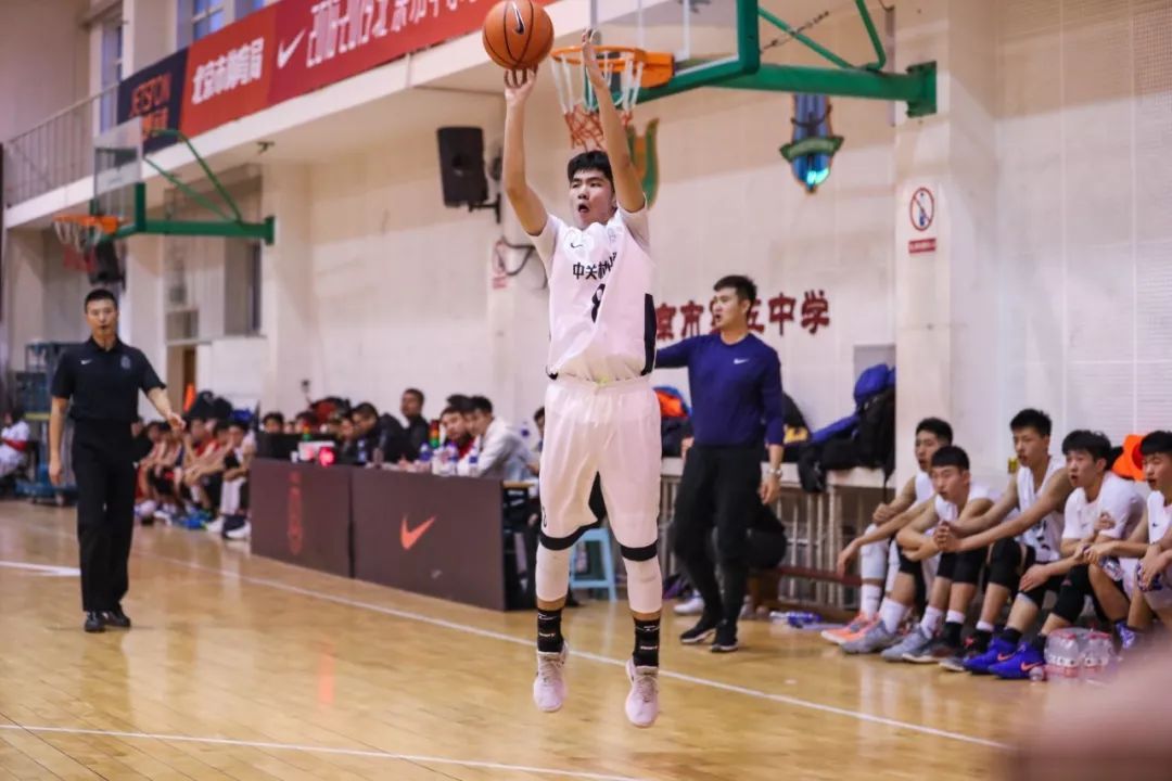 新·十六强齐亮相高中赛场见*力暴**隔扣丨18-19耐克高中联赛