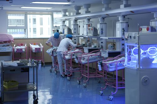 孩子出生后的头一年，妈妈都会做同一件蠢事，网友们纷纷表示中招