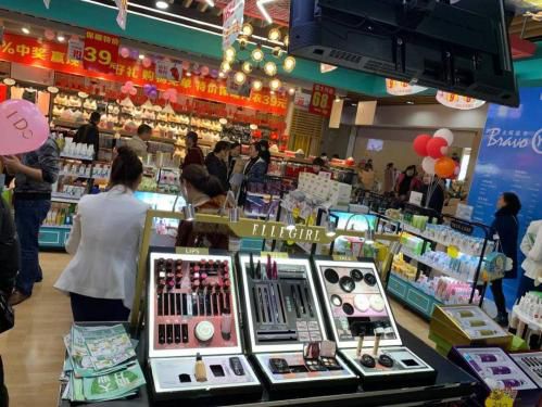 新奇吸引顾客的方法,农村开超市用什么方法吸引顾客