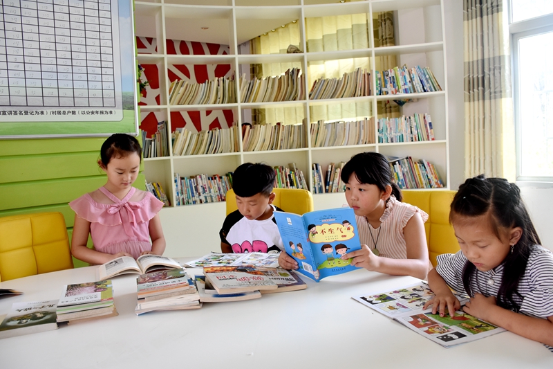 离家在外如何对待留守儿童,孩子是留守儿童父母应该这样做