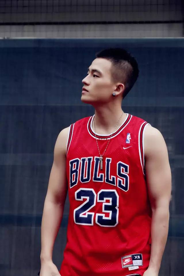 男发两侧不露头皮修剪技巧,男生发质细软塌适合怎么剪