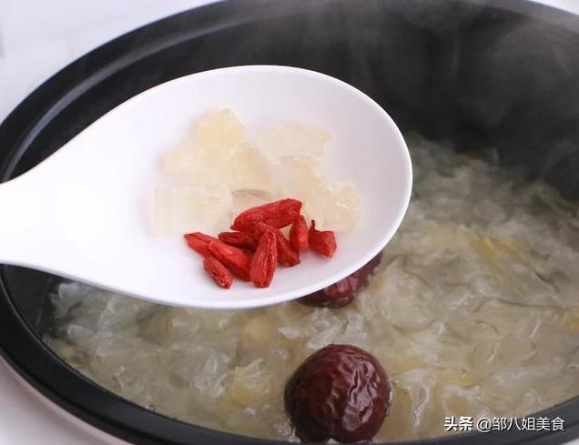煮银耳汤怎么才能不溢出来,银耳怎么泡怎么煮汤才更溶