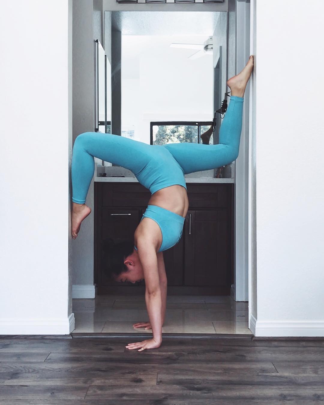 女生如何锻炼手臂,女性手臂赘肉锻炼方法