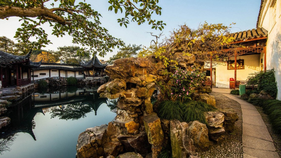 苏州姑苏城外寒山寺好惬意,姑苏城外寒山寺夜半钟声到客船上