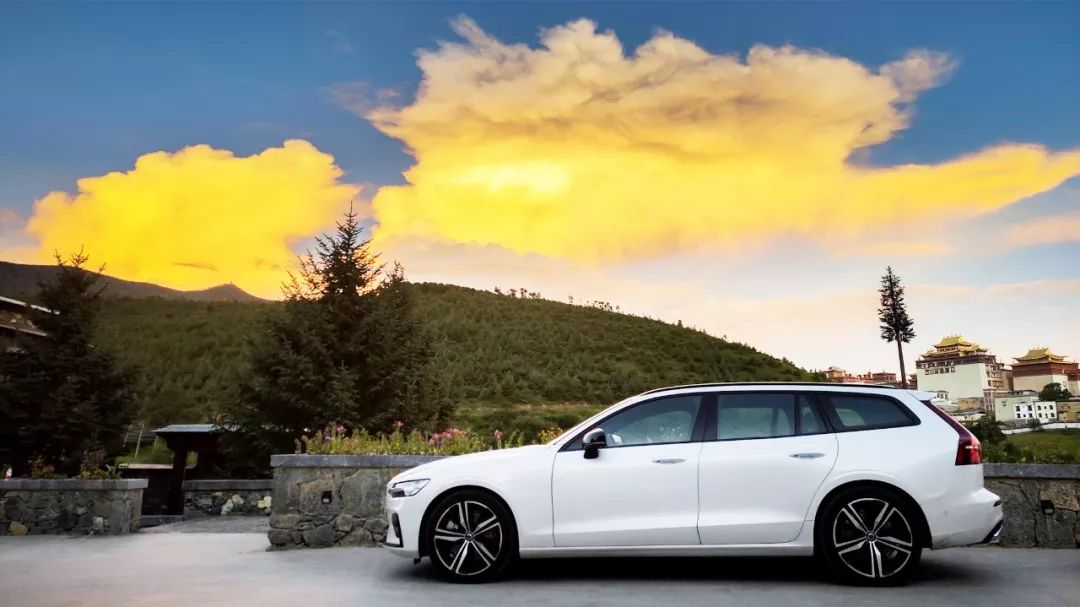 沃尔沃旅行车v60和v90碰撞测试,沃尔沃旅行车v6017年二手车价格