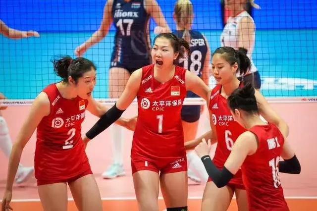 女排3：0取胜！朱婷1温馨举动，彰显出国际范儿，获得掌声一片