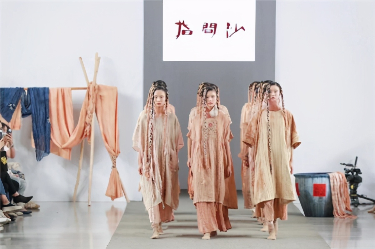 娜主编看秀 | 指间沙：繁华三千，一念光明