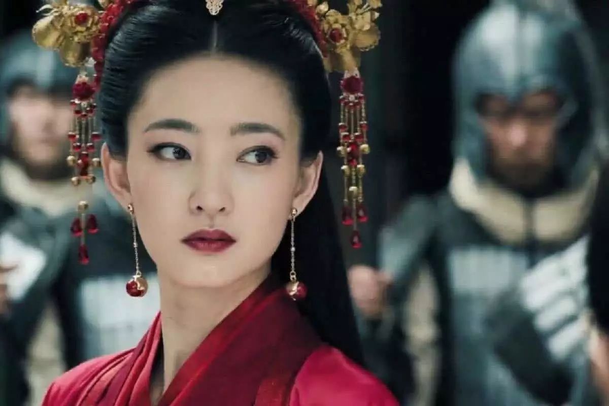 新版《封神》开播！王丽坤妲己不够魅惑，邓伦演的狐妖都比她撩