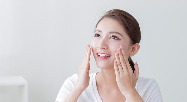 什么样的爽肤水不油腻补水效果好,什么样的爽肤水好用又清爽