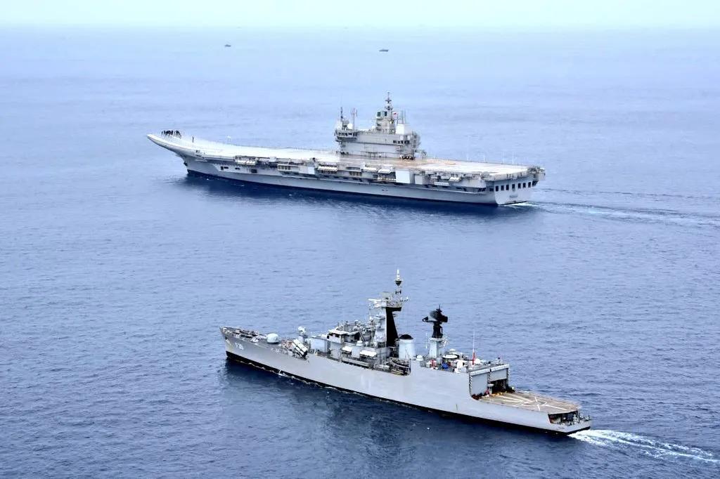 美国b-2轰炸机驾驶舱里面有什么,美国b-2轰炸机隐身视频