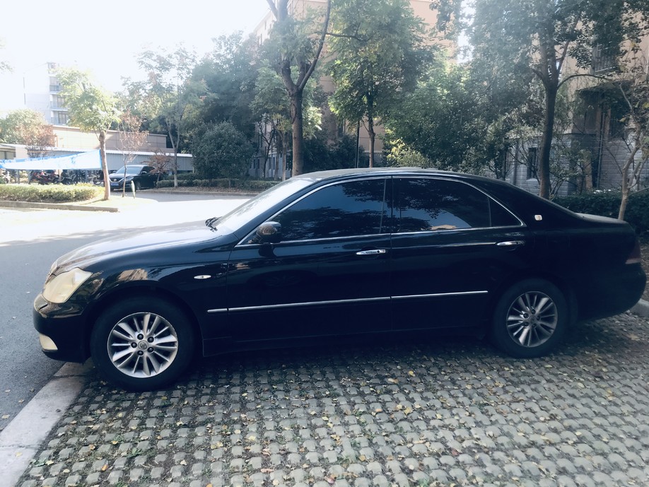 皇冠陆放两驱和四驱哪个动力好,皇冠陆放四驱和两驱动力有差别吗