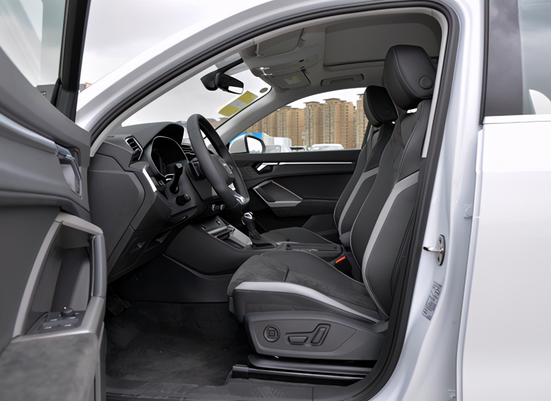 奥迪q32020款sportback40tfsi,奥迪Q3suv小型