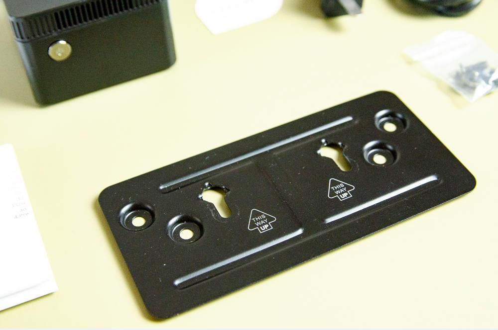 可以放进背包的主机,可以塞进行李箱的主机