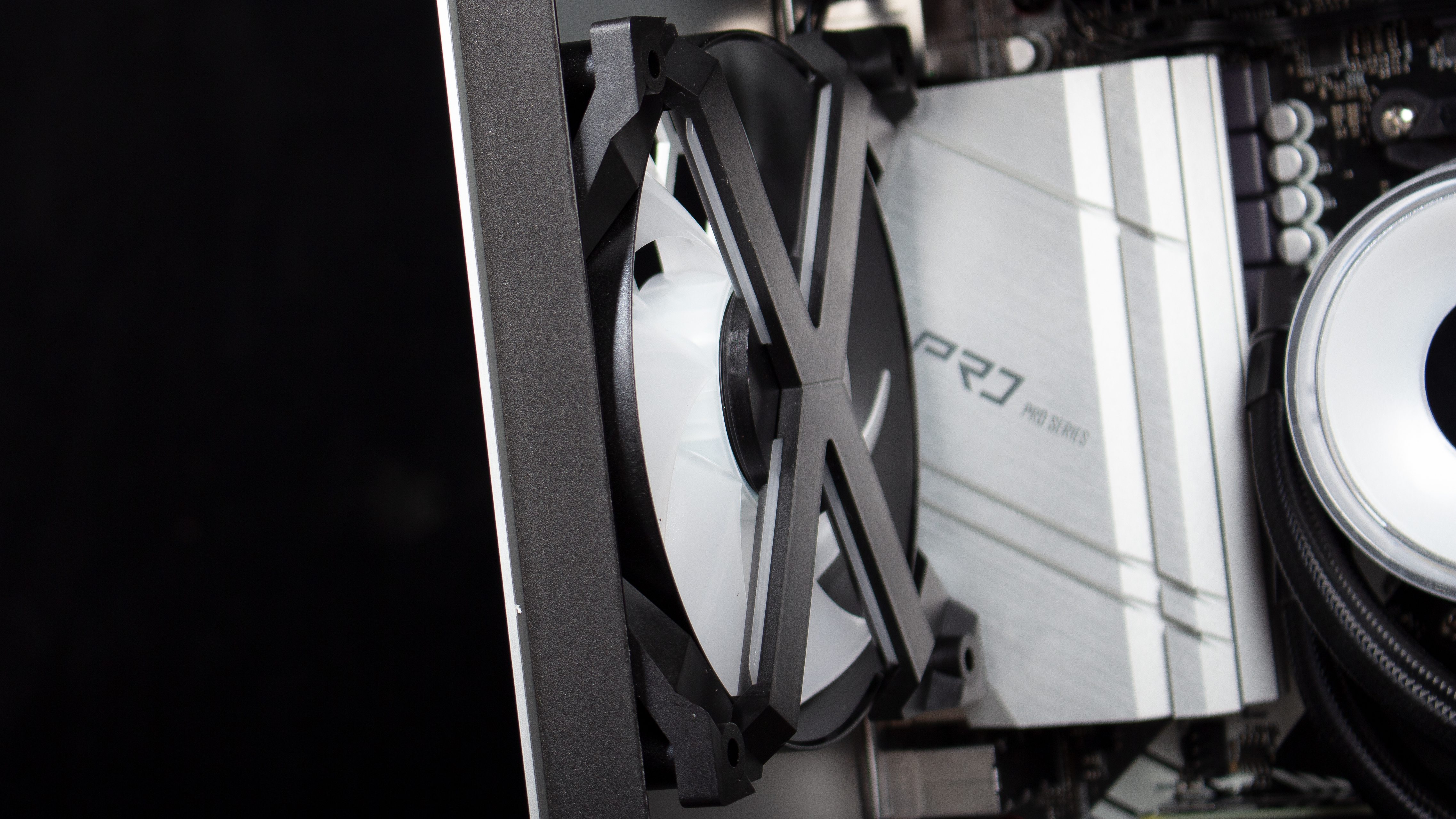 49年入国军？3700X+B550+2070S够用*党**装机