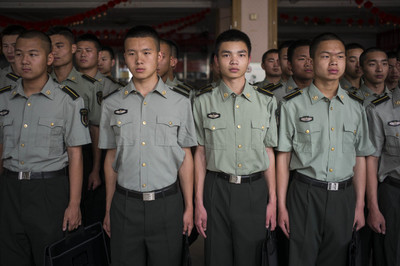 大学本科毕业参军还是考公,大学本科读完入伍还是中途入伍好