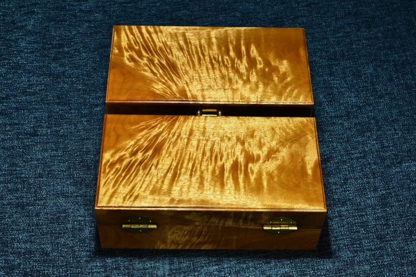 木雕用什么材质的最好,常见的木雕材料一般分为两大类