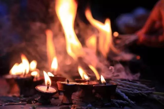 七月十五道教中元节佛教盂兰盆节,七月半中元节也叫鬼节