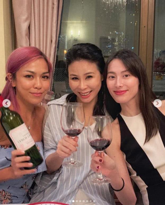 梁洛施晒旧照庆祝生日,梁洛施晒双胞胎儿子生日