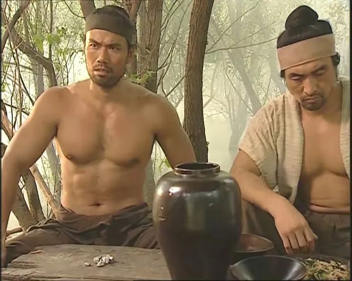 98版水浒传武松精彩瞬间,98版水浒传中武松打虎的视频