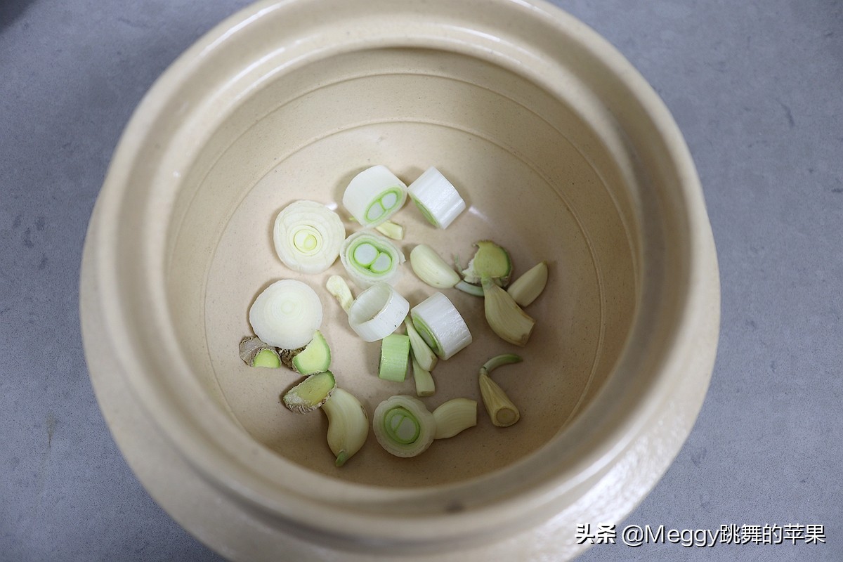 豆腐炖鱼块大锅饭正宗做法,春节炸鱼块炖豆腐