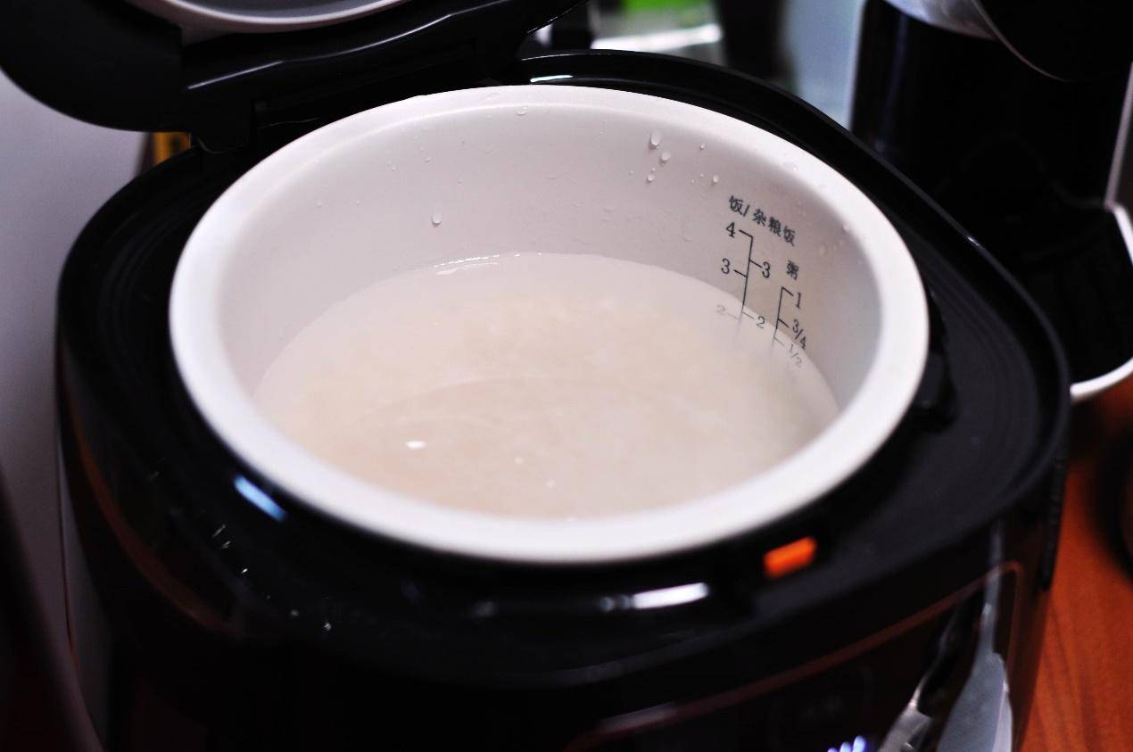 蔗浆菰米饭，蒟酱露葵羹。膳美师IH水光米饭压力电饭煲