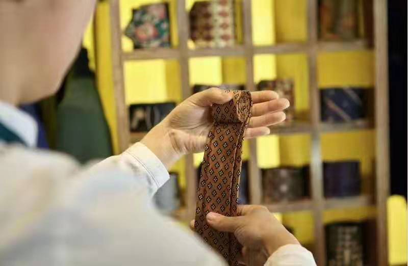 上海开全托管模式干洗店怎么样,开一家自助洗衣店前景怎么样