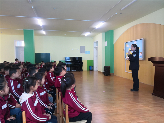 民警到幼儿园安全教育讲座方案,民警走进幼儿园开展安全知识讲课