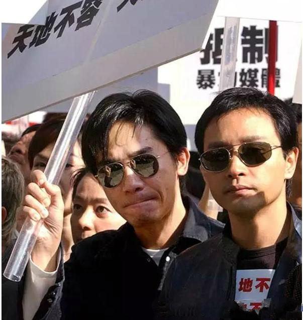 1990年刘嘉玲被3名男子绑架，12年后绑匪泄露了她的裸照